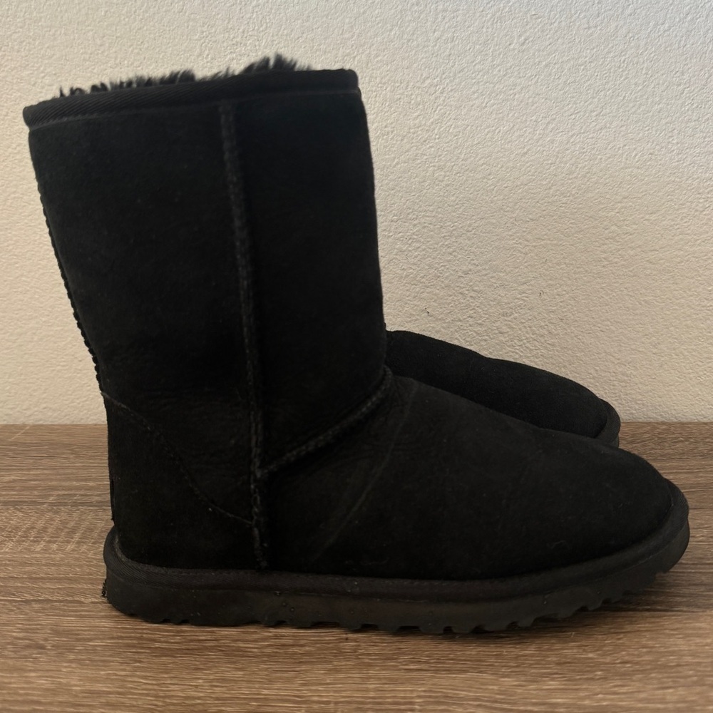 UGG Black Classic Short Boot, Size 6